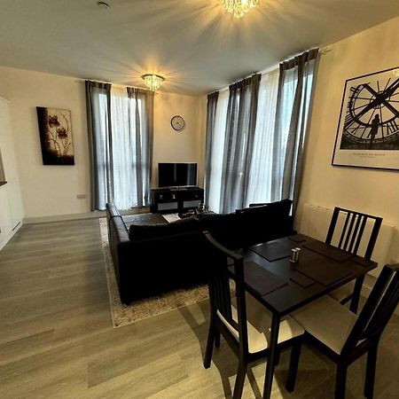 Cozy Bracknell Apartment With Modern Amenities Exterior photo